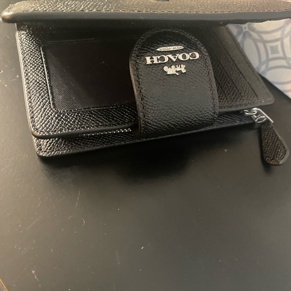 ❤️Beautiful Coach Cross Grain Leather Wallet❤️ - Picture 5 of 6